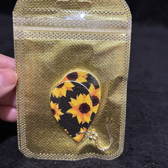 Sunflower earrings | Sunflowers | Lightweight Foam Earrings | sunflowers - Picture 4 of 6